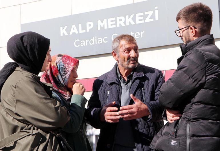 Ahmet Efe, yan bakma tartışmasında boğazından bıçaklandı