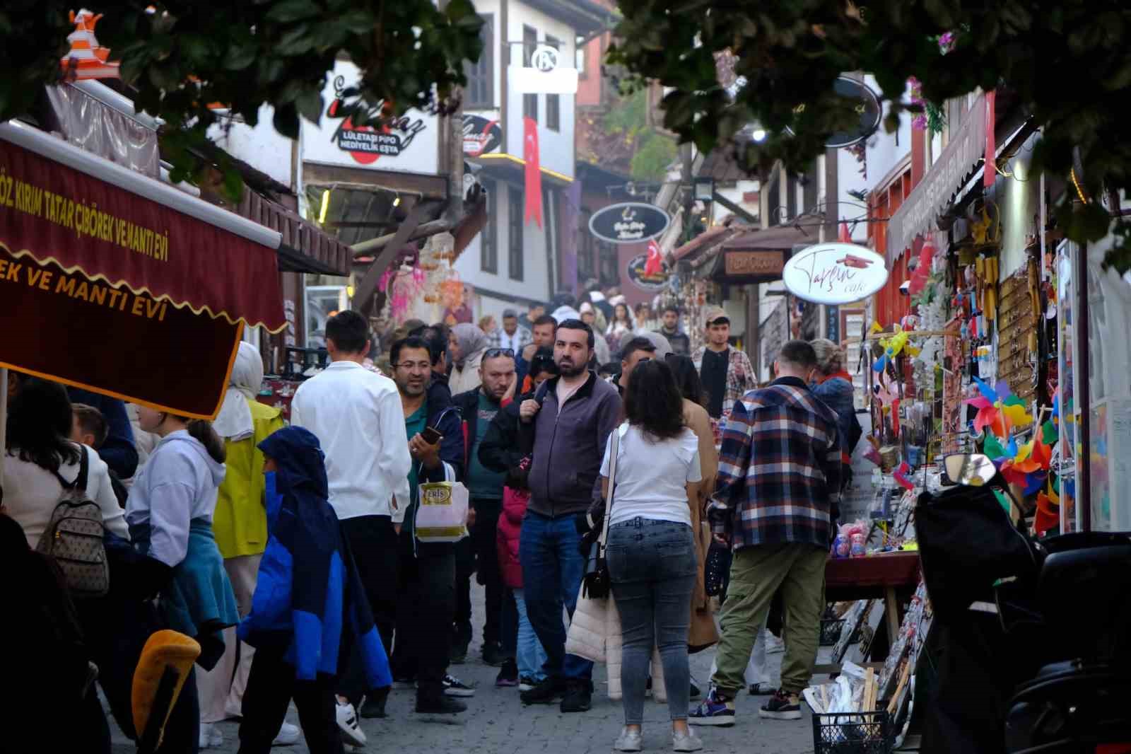 Yerli turistler Odunpazarı’nda yoğunluk oluşturdu