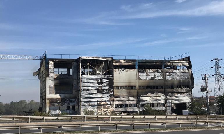 Tekirdağ'da çıkan yangında, fabrika kullanılamaz hale geldi