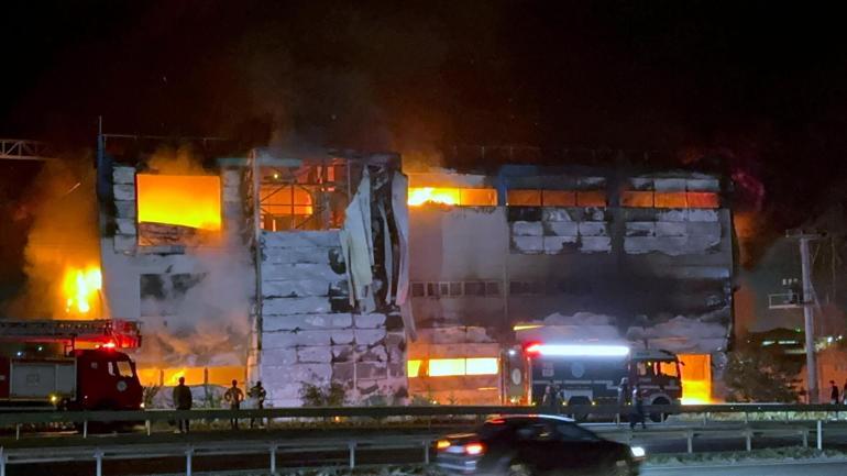 Tekirdağ'da çıkan yangında, fabrika kullanılamaz hale geldi