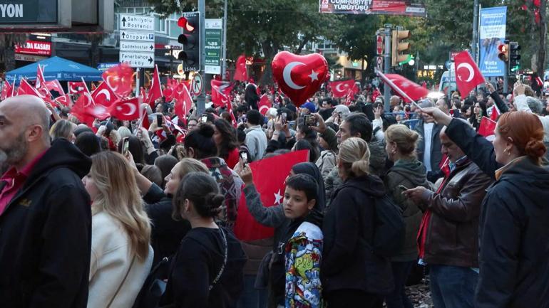 Kadıköy'de Cumhuriyet Yürüyüşüne binlerce kişi katıldı