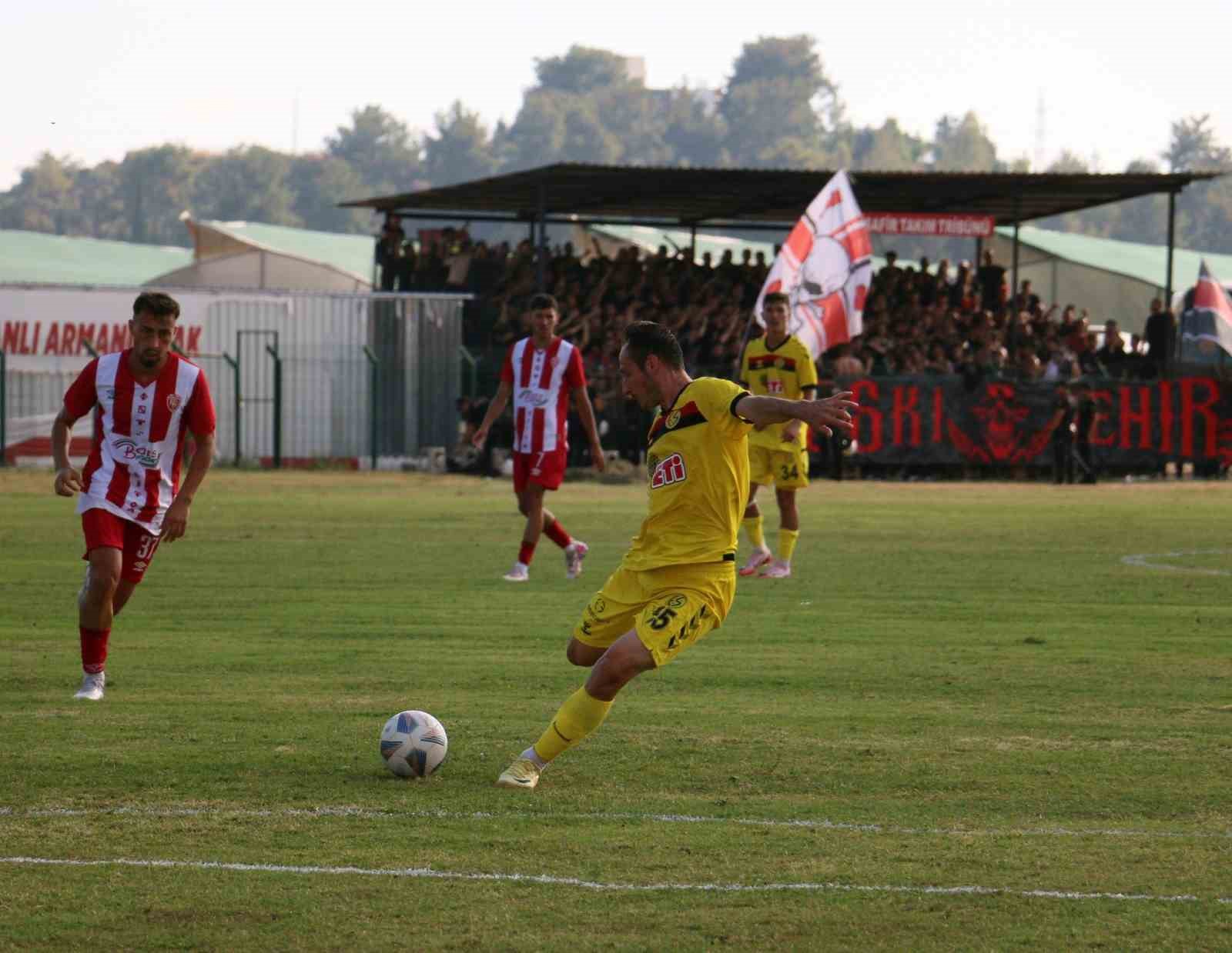 Eskişehirspor lige galibiyetle başladı