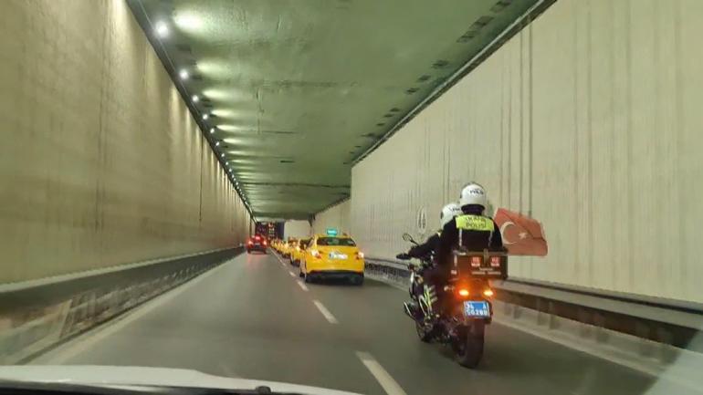 Taksiciler, Ankara'da düzenlenen terör saldırısını kınamak için konvoy yaptı