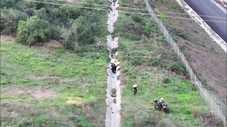 Eyüpsultan’da motosikletliler kaçtı polis kovaladı o anlar kamerada