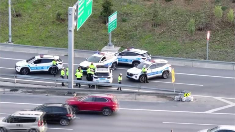 Eyüpsultan’da motosikletliler kaçtı polis kovaladı o anlar kamerada