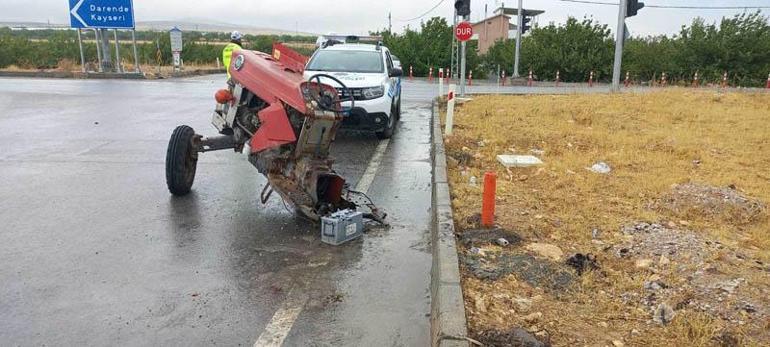 Yolcu otobüsüyle çarpışan traktör ikiye bölündü: 1 ölü, 1 yaralı