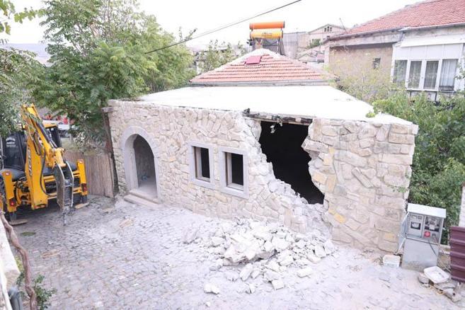 Kapadokya'da kaçak restoran yıkıldı