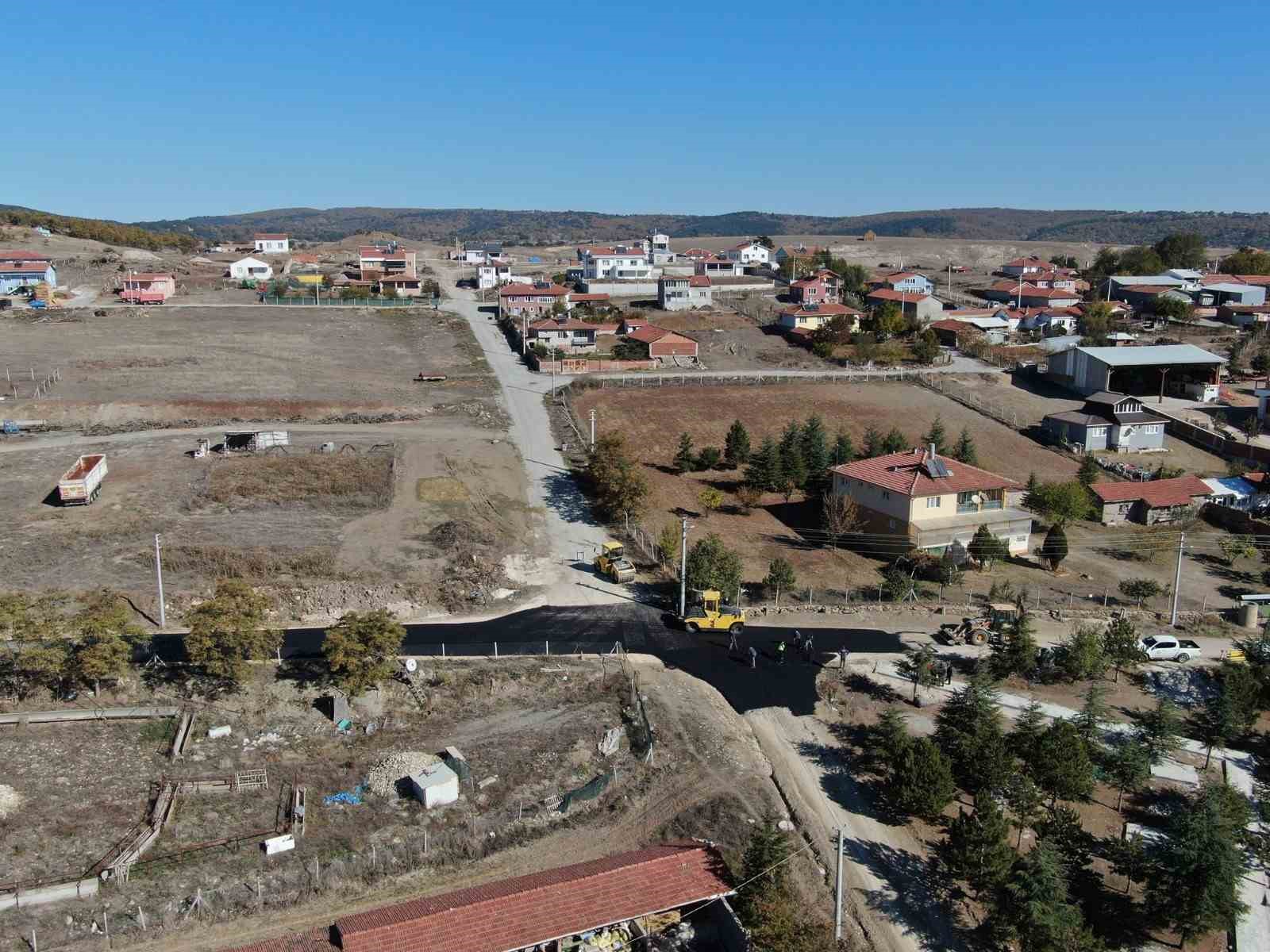 Yıllardır çözülemeyen Erenköy - Çokçapınar yolunun sıcak asfalt yapım çalışması tamamlandı