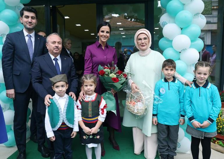 Emine Erdoğan, Belgrad'daki Türkiye Maarif Vakfının anaokulu öğrencileriyle bir araya geldi