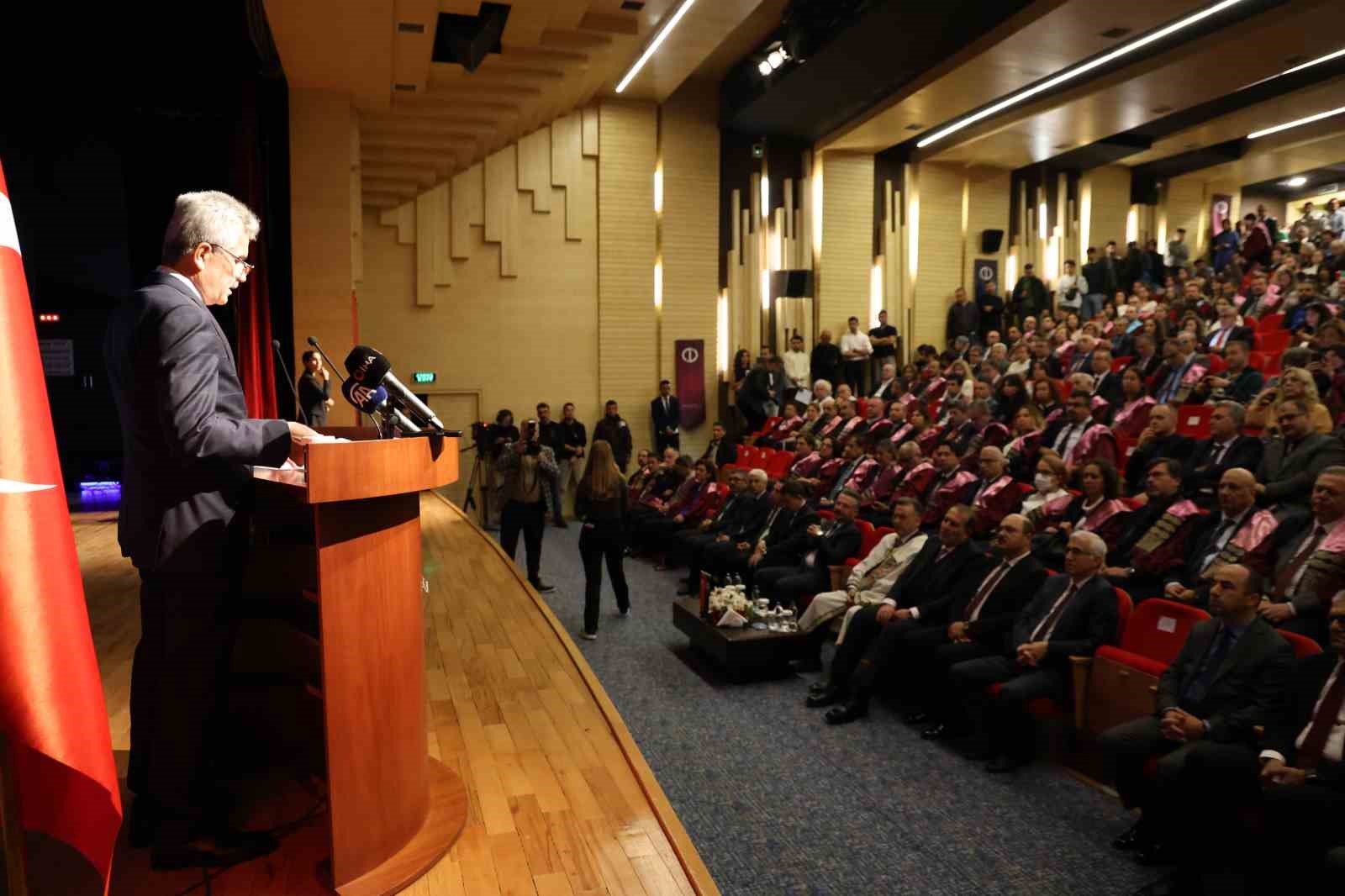 Danıştay Başkanı Zeki Yiğit: “Bilim ve bilgi, günümüzde silah olarak kullanılmaktadır”