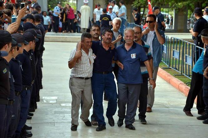 15 Temmuz şehidi ikiz polislerin babası: Cehennem ateşinde yansın