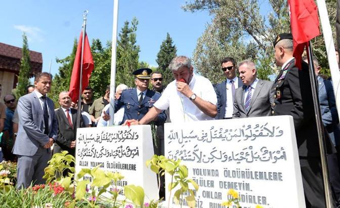 15 Temmuz şehidi ikiz polislerin babası: Cehennem ateşinde yansın