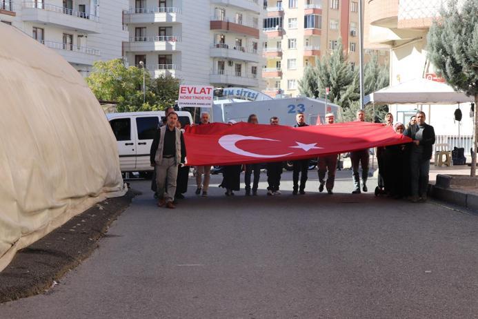 Evlat nöbetindeki aileler, Ankara’daki terör saldırısını lanetledi