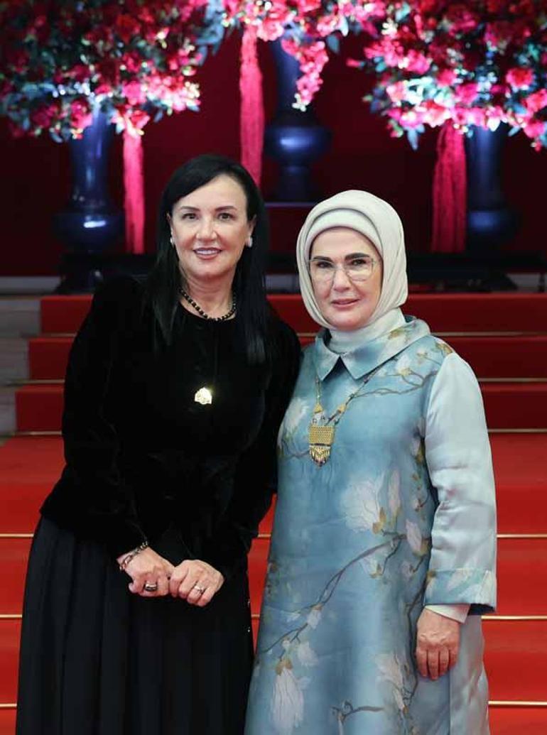 Emine Erdoğan, Tiran'da Ulusal Opera ve Bale Tiyatrosu ile Tugaylar Sarayı'nı ziyaret etti