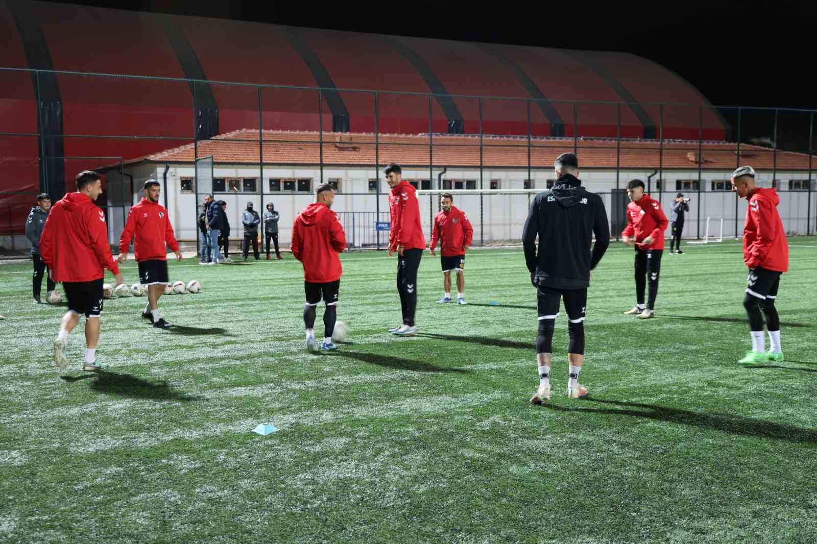 Lige 2’de 2 yaparak başlayan Eskişehirspor, evindeki ilk maçta galibiyet istiyor