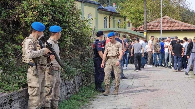 Öldürülen dayı ile yeğeninin cenazesinde jandarma timleri güvenlik önlemi aldı