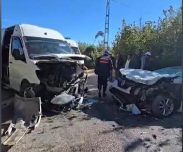 Elazığ'da servis minibüsü ile otomobil çarpıştı; 4 yaralı