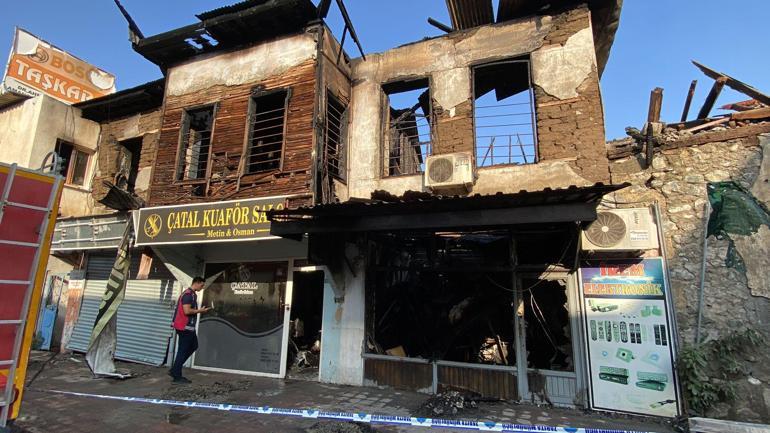 Osmaniye'de tarihi konak ile altındaki 3 iş yeri yandı