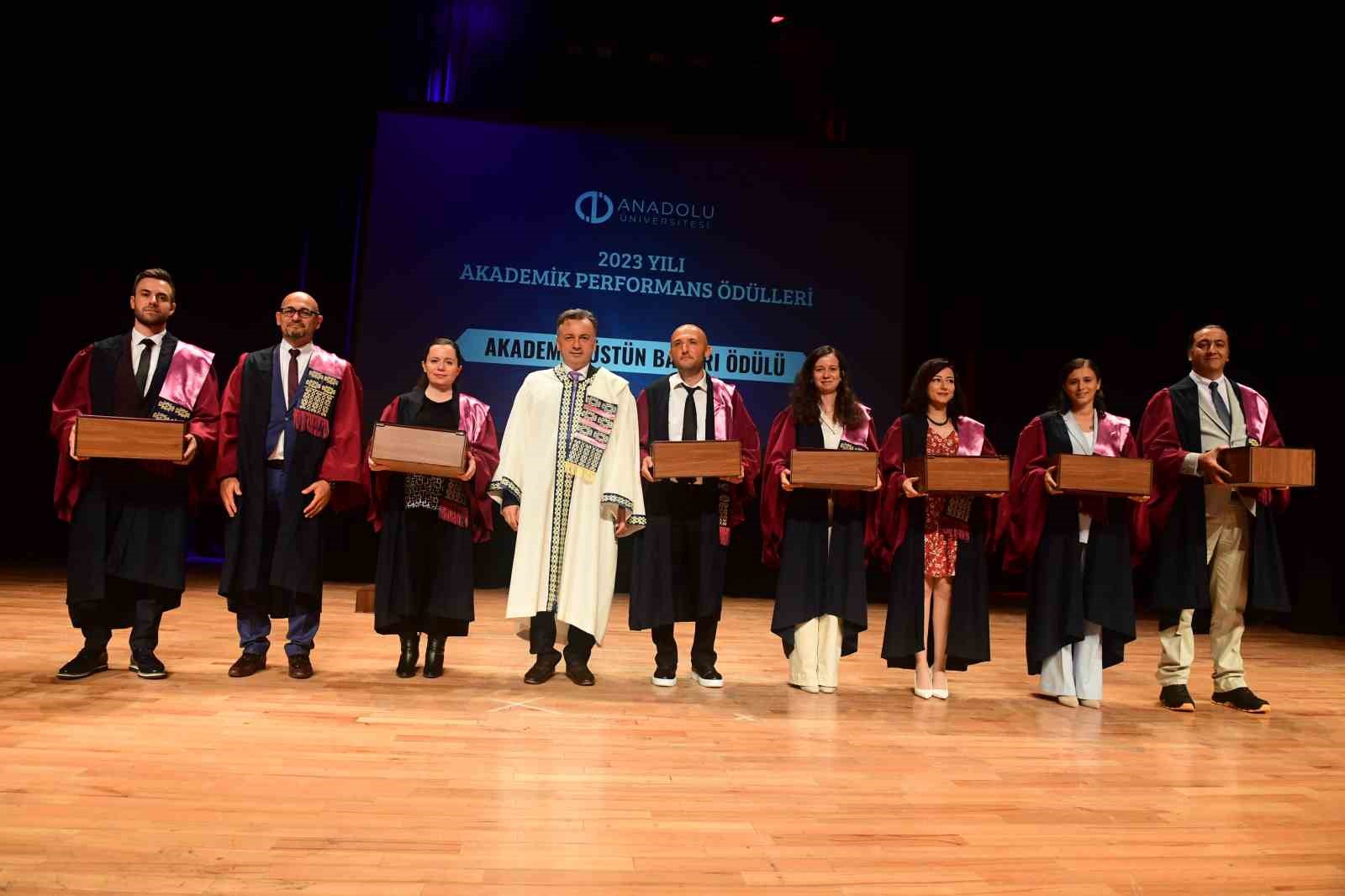 Anadolu Üniversitesi’nde Akademik Performans Ödülleri sahiplerini buldu