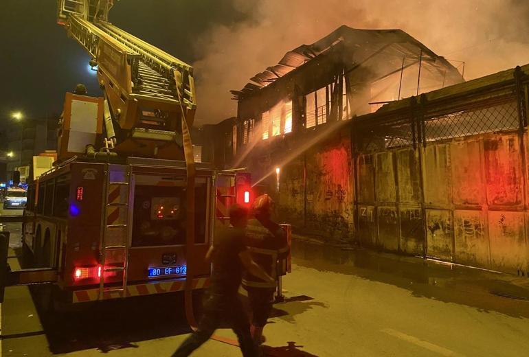 Osmaniye’de tarihi konak alev alev yandı