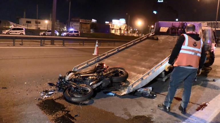 Esenler TEM Otoyolu'nda asfalt bakım aracına çarpan motosikletli hayatını kaybetti