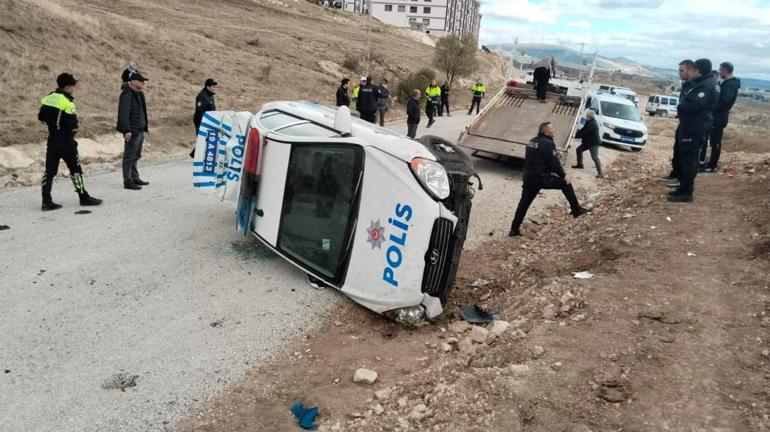 ‘Dur’ ihtarından kaçan ehliyetsiz sürücüyü takip eden polis otosu takla attı: 2 polis yaralı