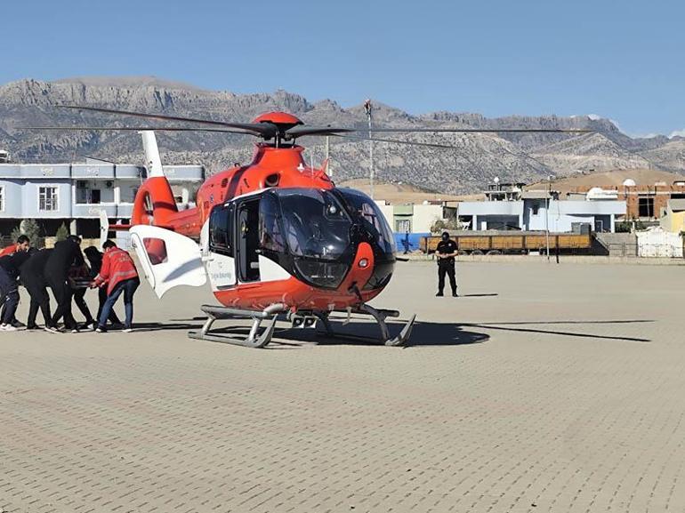 Bıçağın üzerine düşen Kerem bebek, ambulans helikopterle sevk edildi