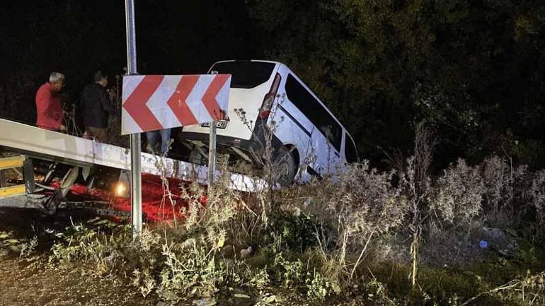 Bursa'da yoldan çıkan minibüs dere yatağına düştü