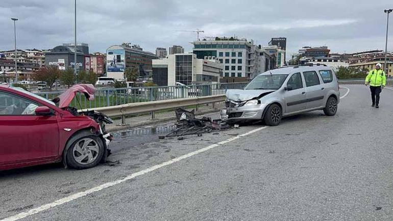 Maltepe'de 2 otomobil kafa kafaya çarpıştı: 5 yaralı