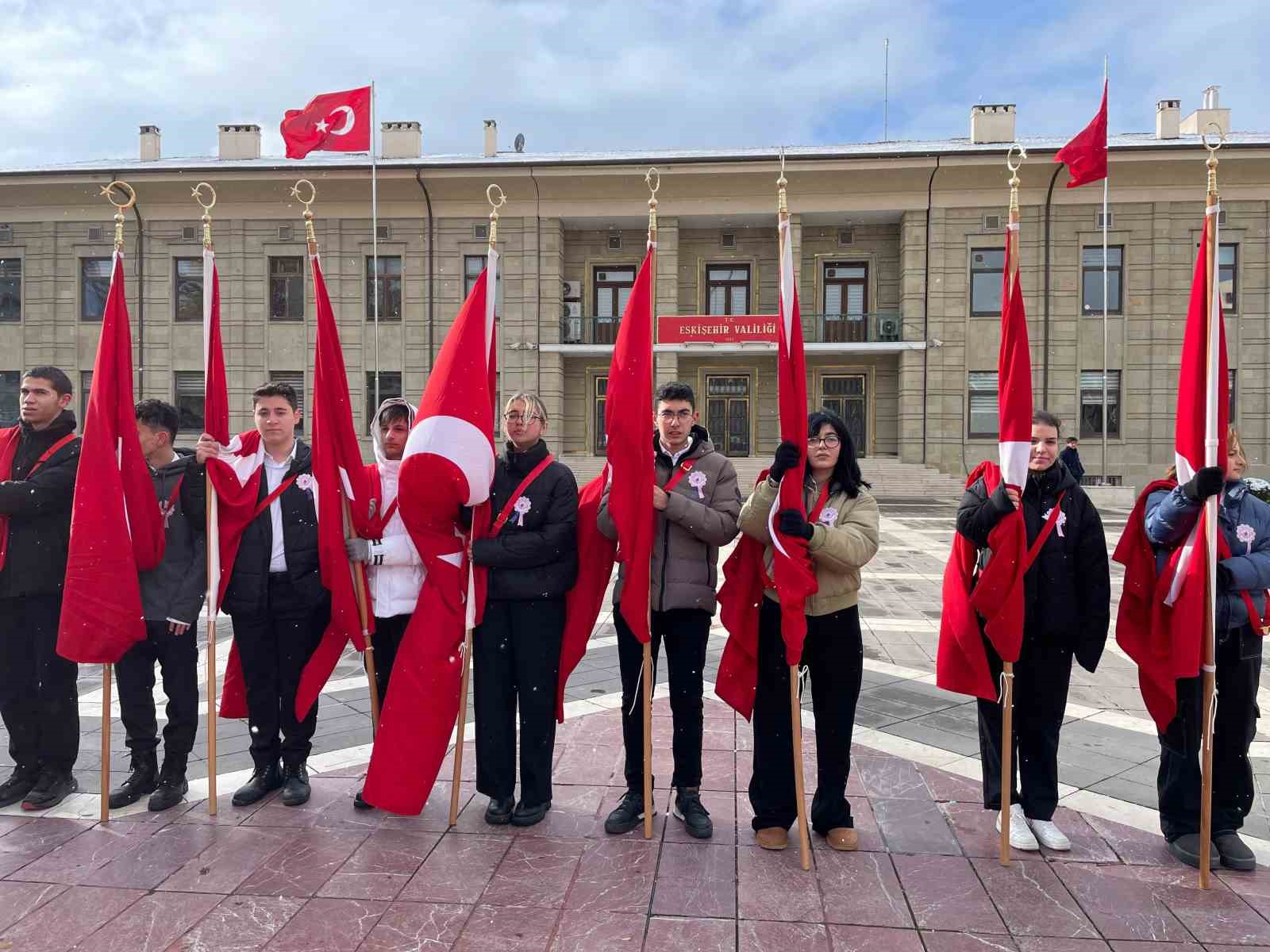 Öğretmenler Günü için çelenk sunma töreni yapıldı