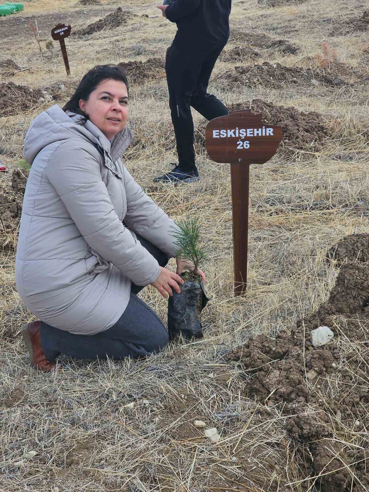 Sadife öğretmen Eskişehir adına başkentte fidan dikti