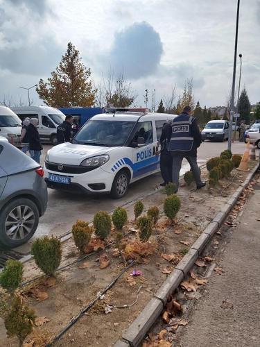 Gediz’de amca - yeğen arasında tarla anlaşmazlığı: 1 ölü, 2 yaralı