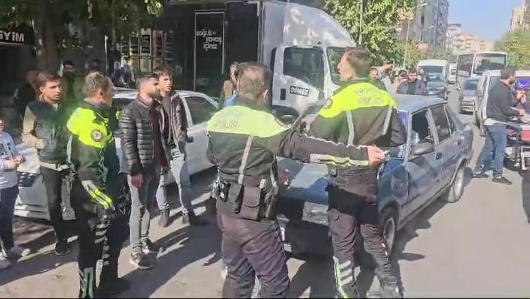 Ceza yazılan ehliyetsiz sürücü, polise mukavemette bulununca gözaltına alındı