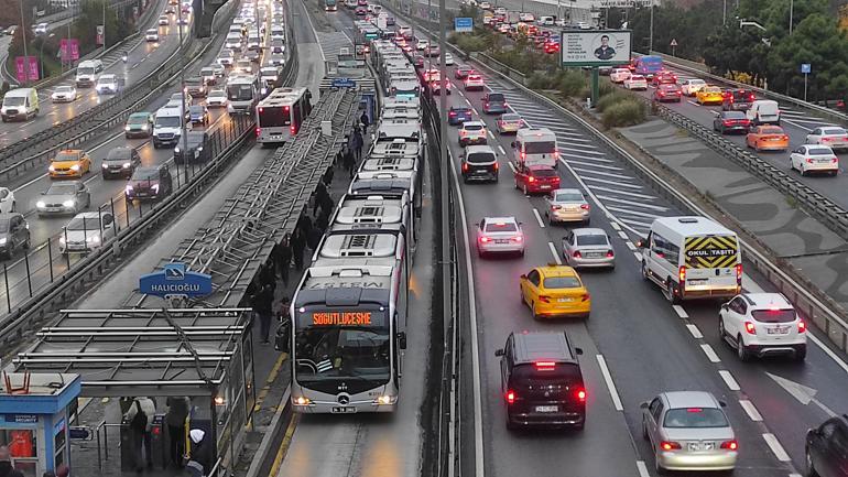 İstanbul'da haftanın ilk iş gününde trafik yoğunluğu