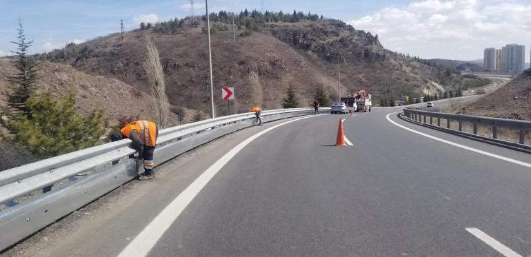 Bakan Uraloğlu: 177 kilometre 'motorcu dostu' bariyer montajı yaptık