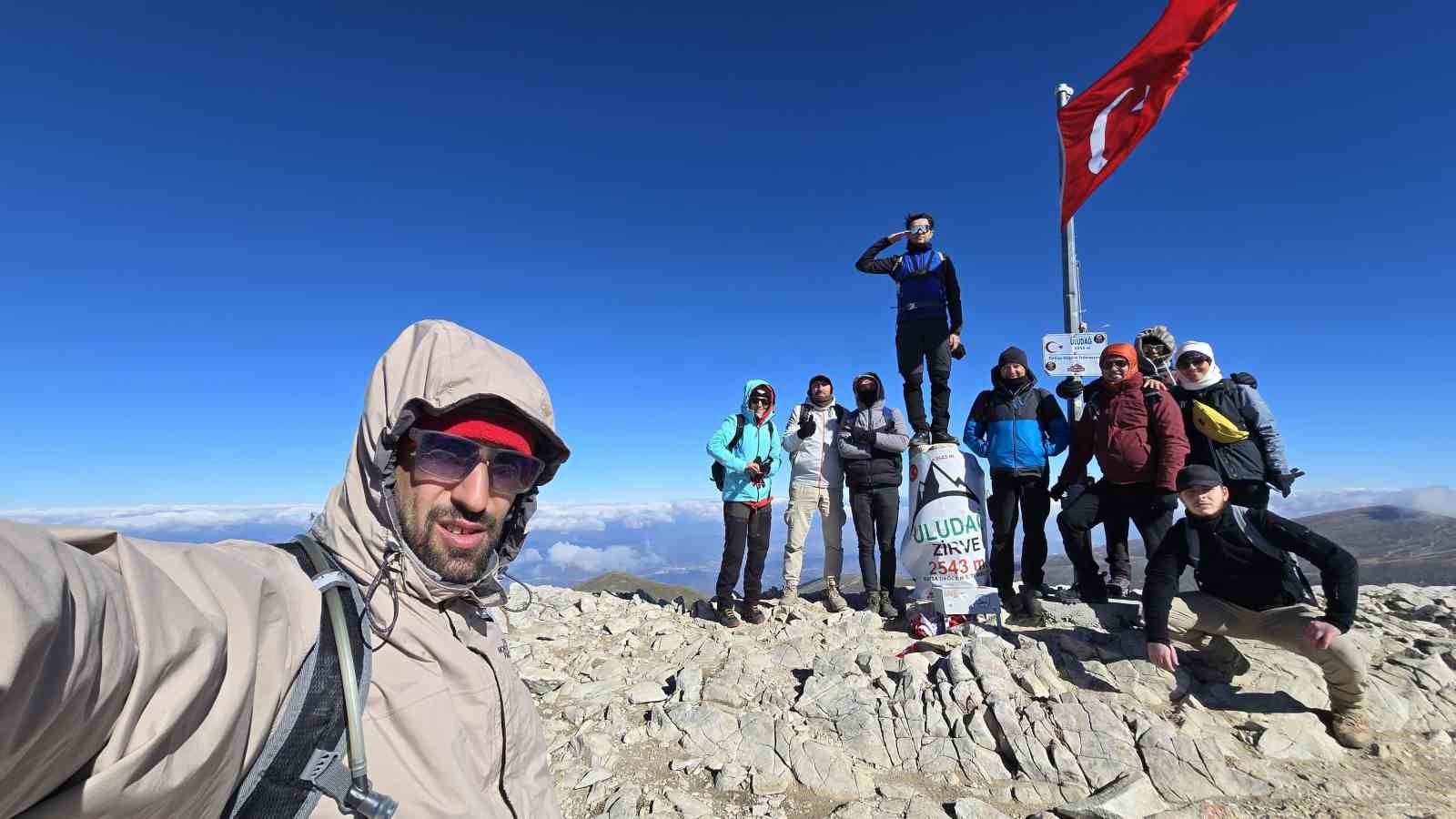 Eskişehir Doğa Aktiviteleri Grubu 10 Kasım vesilesiyle Uludağ’a tırmandı.