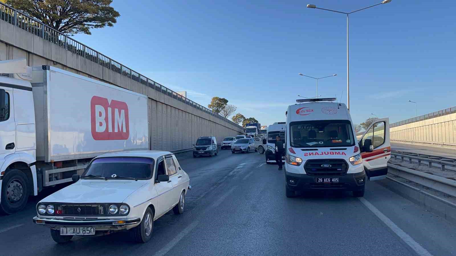 5 aracın karıştığı zincirleme trafik kazasında 1 kişi yaralandı