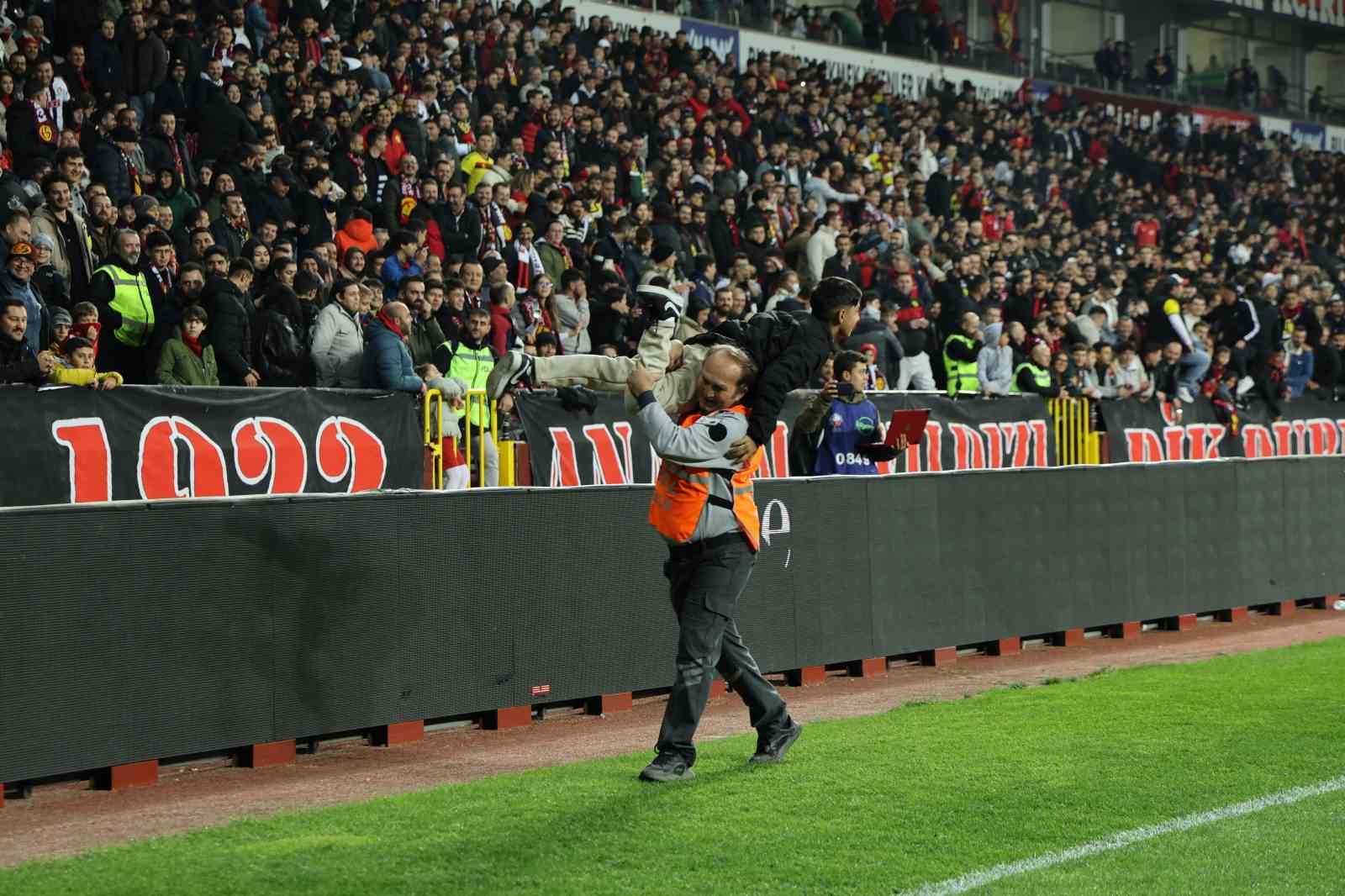 Eskişehirspor galibiyet serisini 4 golle sürdürdü