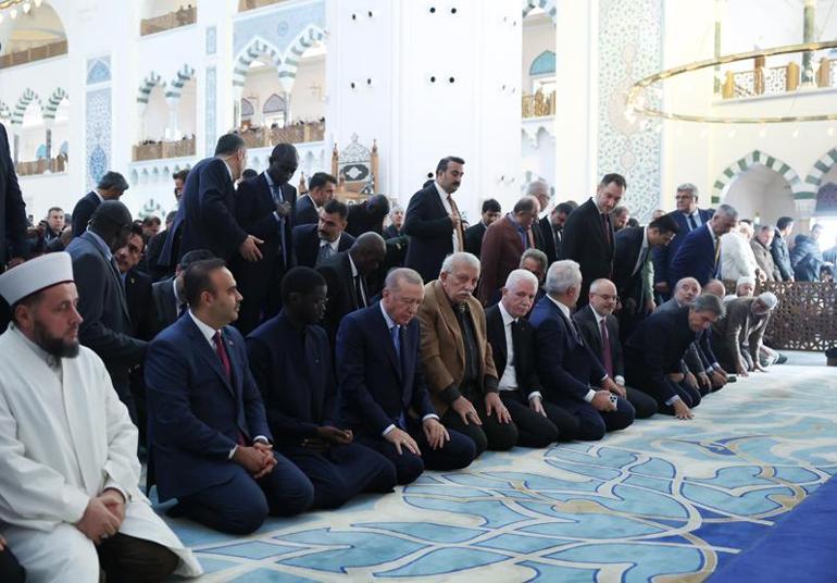 Cumhurbaşkanı Erdoğan ve Senegal Cumhurbaşkanı Fay Çamlıca Camii'nde cuma namazı kıldı