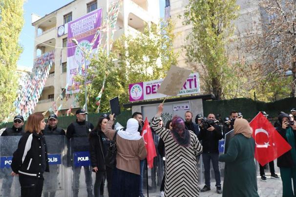 Evlat eylemine katılan anne: Çocuklarımızı söke söke PKK’dan alacağız