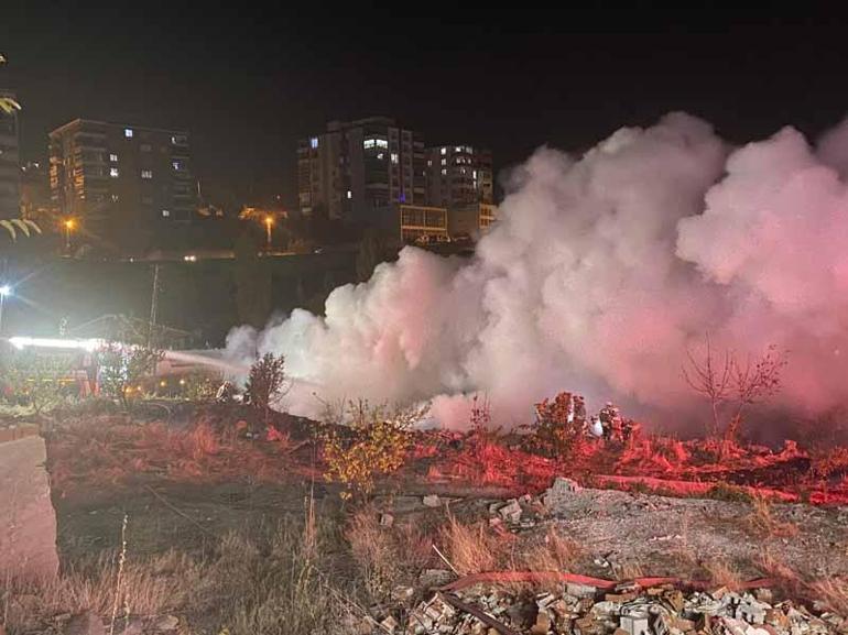 Ankara'da palet deposunda çıkan yangın, eve sıçradı