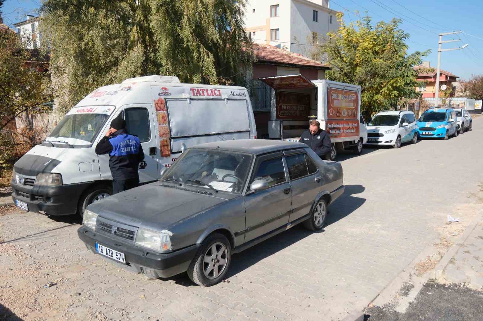 Zabıta ekiplerinden tatlı üretilen merdiven altı depoya baskın