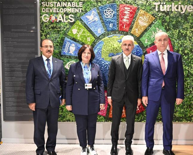 Bakan Uraloğlu, COP29’da Türkiye pavilyonunu ziyaret etti