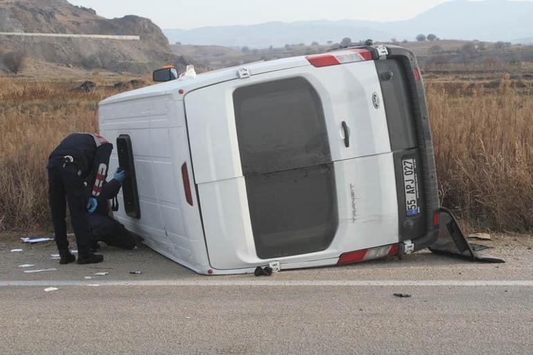 Çorum'da işçi servisi ile traktör çarpıştı: 16 yaralı