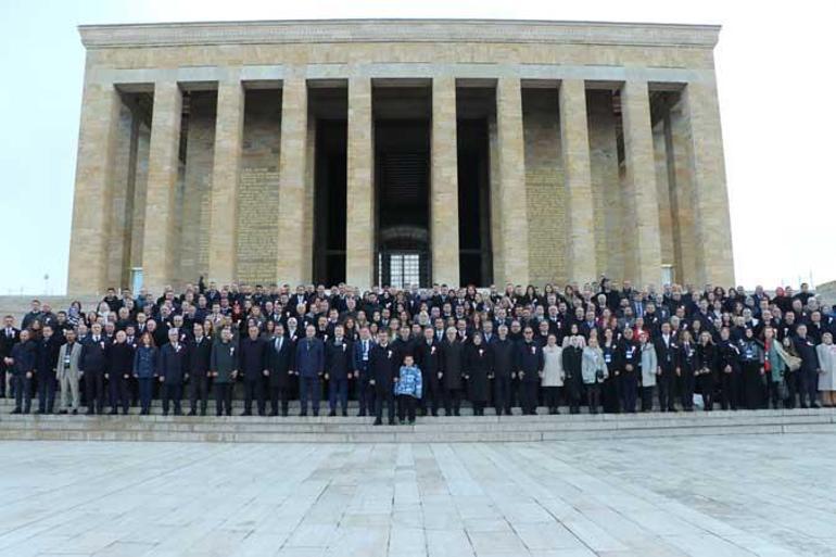 Bakan Tekin, öğretmenlerle Anıtkabir'i ziyaret etti