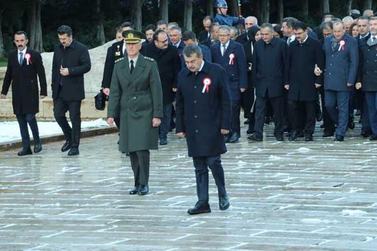 Bakan Tekin, öğretmenlerle Anıtkabir'i ziyaret etti