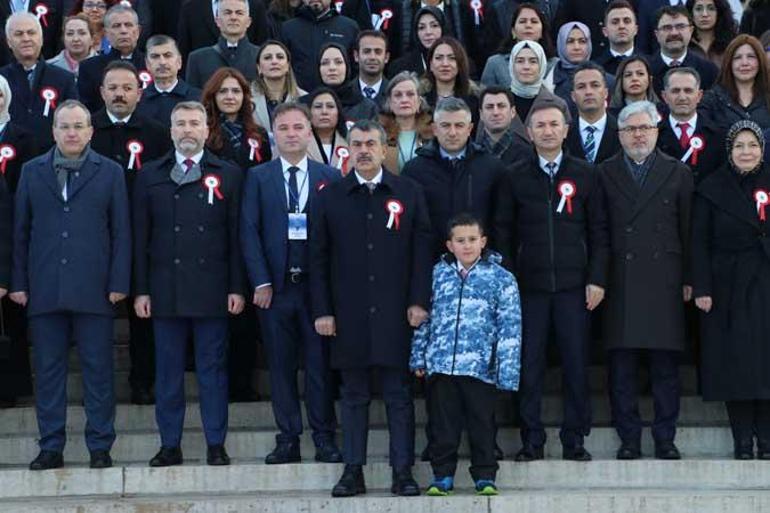 Bakan Tekin, öğretmenlerle Anıtkabir'i ziyaret etti