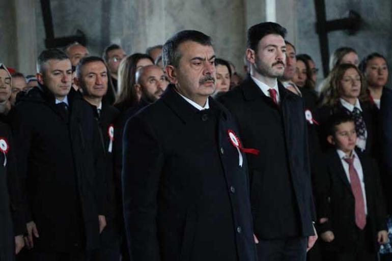 Bakan Tekin, öğretmenlerle Anıtkabir'i ziyaret etti