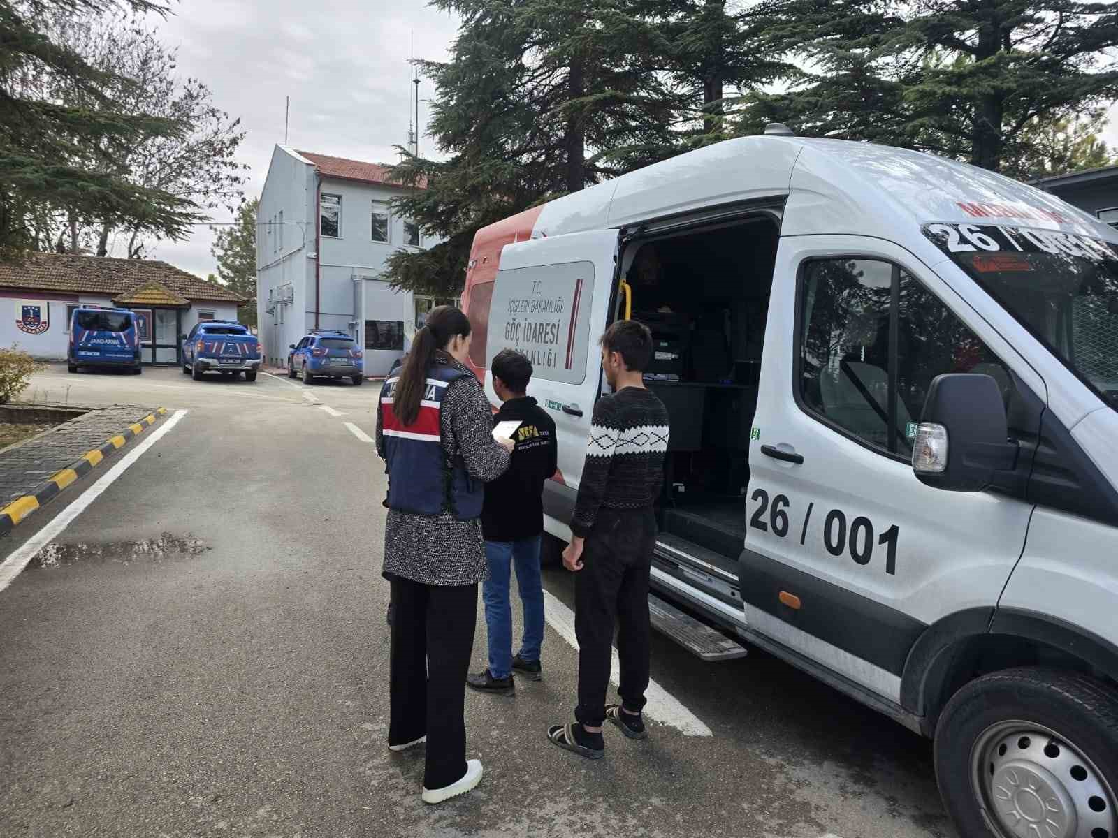 Eskişehir’de 44 düzensiz göçmen hakkında 1 milyon 4 bin 696 TL ceza yazıldı