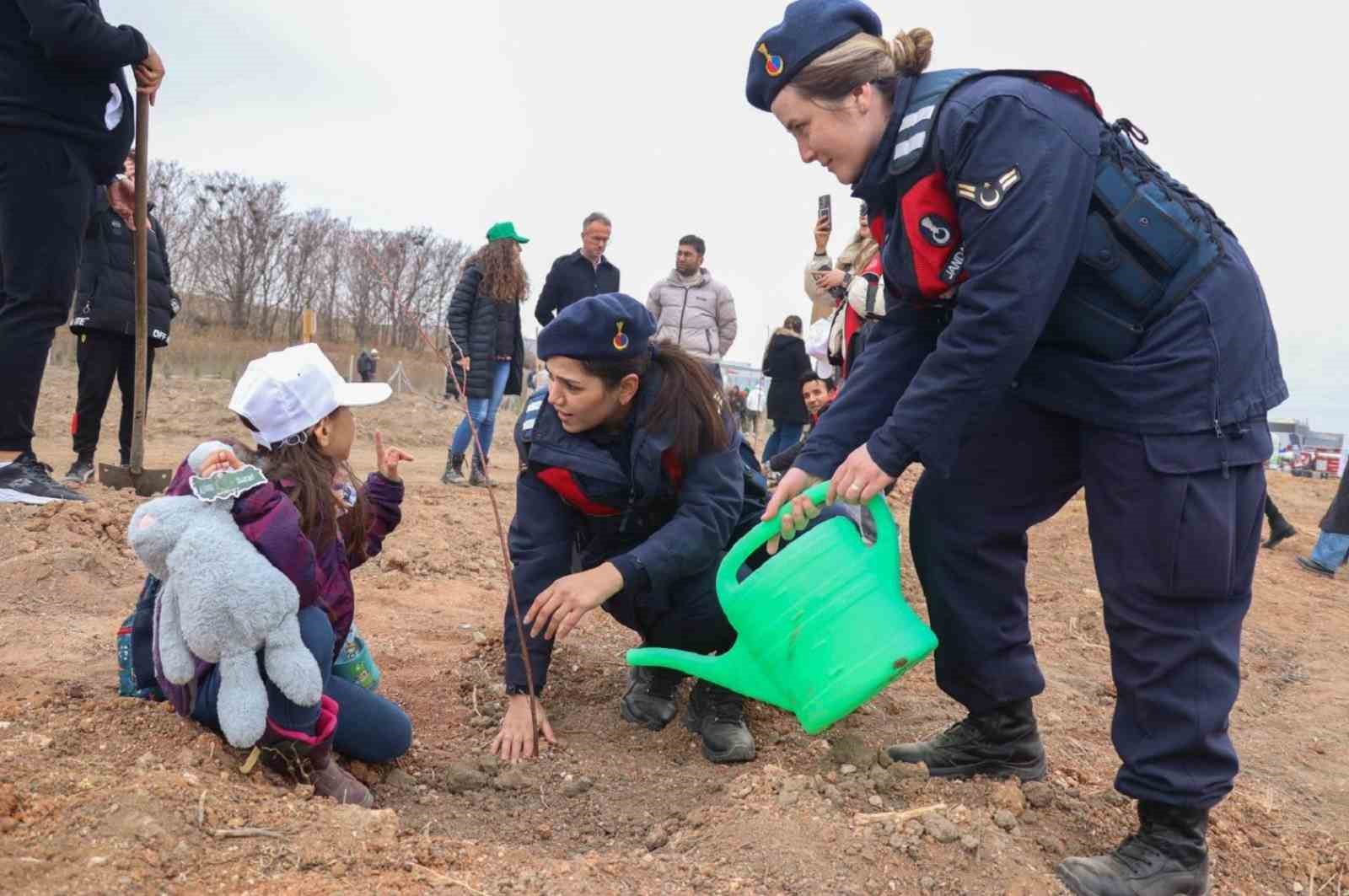 Jandarma ekipleri fidan dikme etkinliğine katıldı